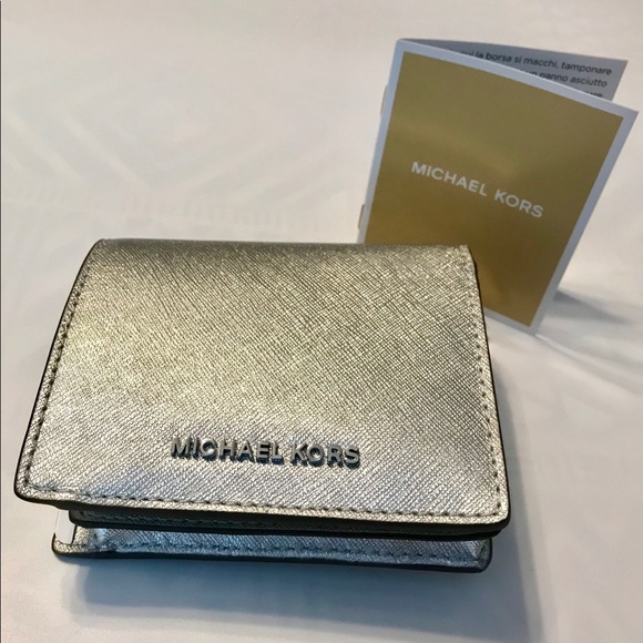 MICHAEL Michael Kors Handbags - 💯Authentic NWT Michael Kors Jet set travel